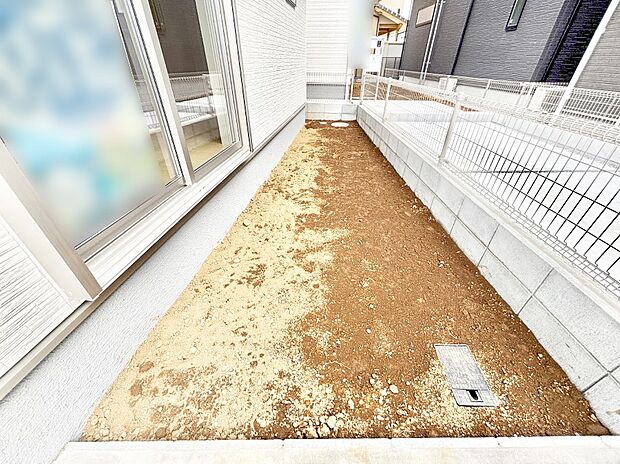 ガーデニングや家庭菜園も楽しめるお庭付き。