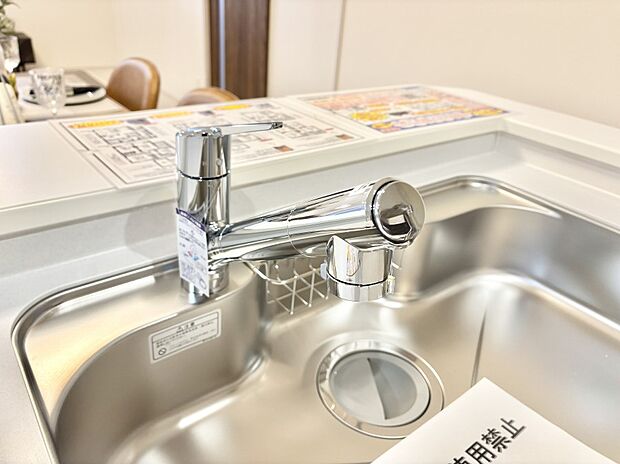 いつでも清潔なおいしいお水を。一つの水栓で水道水と浄水を使い分け。