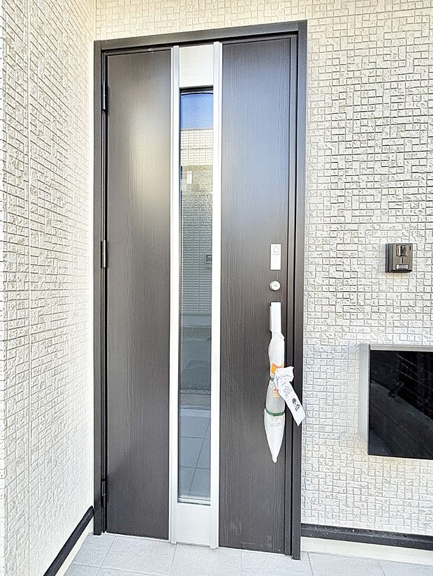 大切な家族、来客を出迎える玄関。