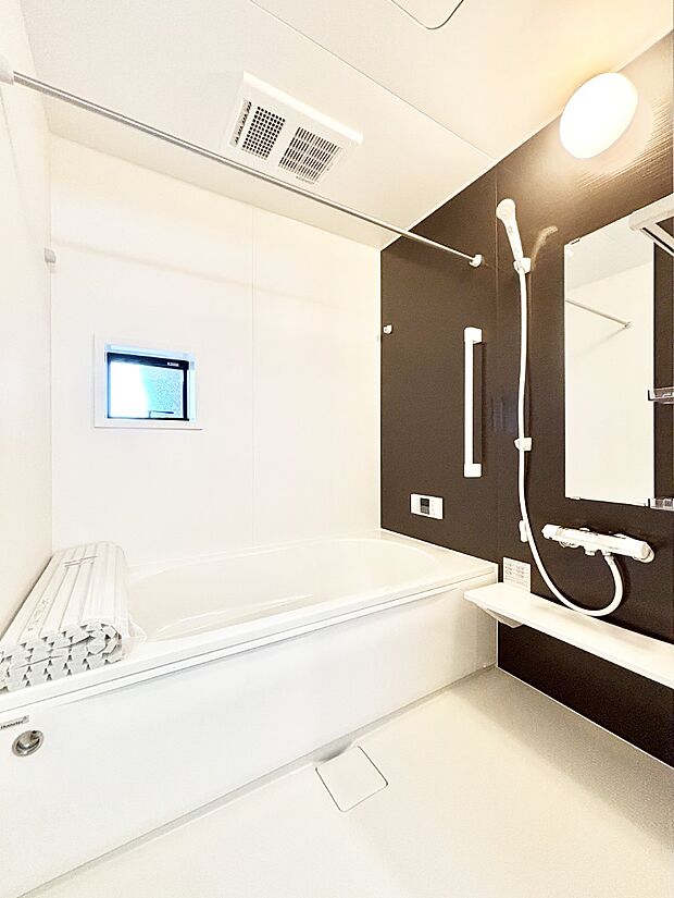 落ち着いた雰囲気でゆっくりお寛ぎいただけるバスルーム