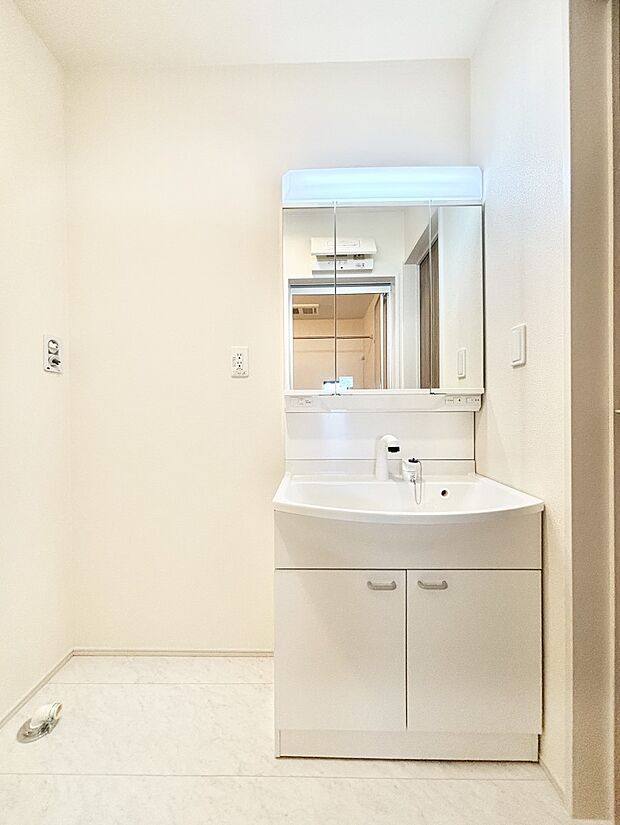 収納力と機能性に優れた洗面化粧台