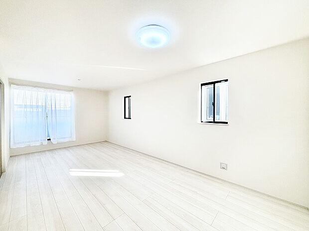 家族の笑顔が自然と生まれてくる、そんな雰囲気のダイニングに仕上がっています