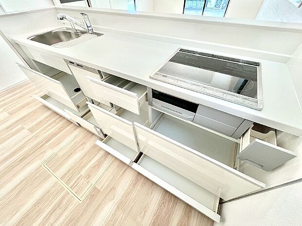 使いやすさを優先したスライド式収納タイプ！