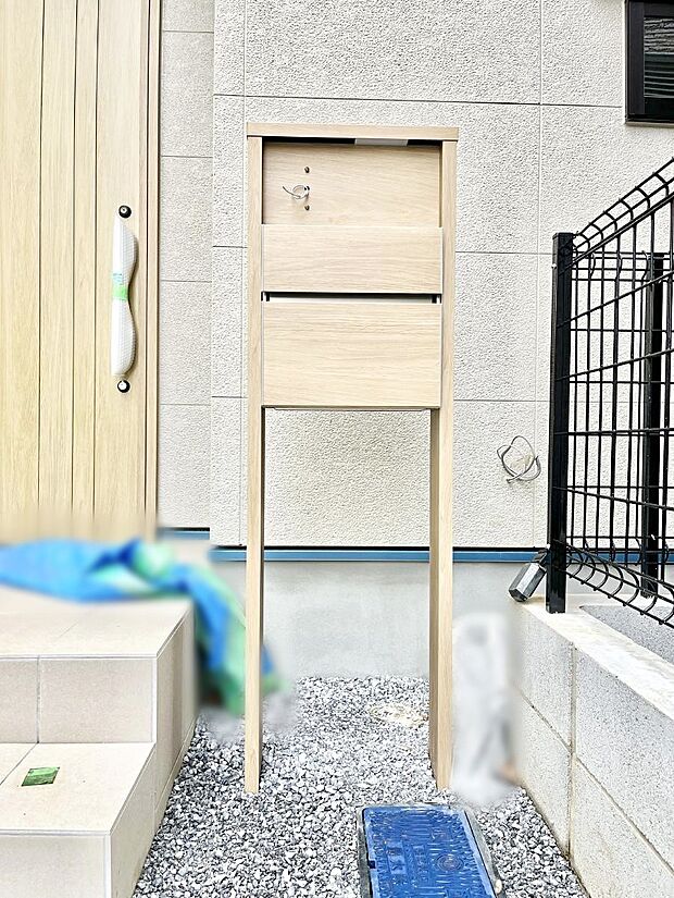シンプルデザインのポスト。