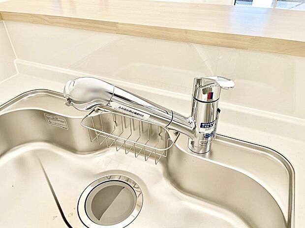 浄水器一体型のキッチンで洗い物用・料理用と切り替え簡単!