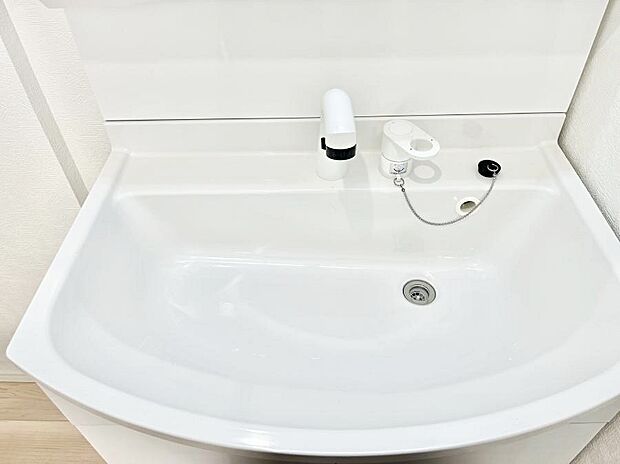 ハンドシャワー付き！使いやすい洗面台。