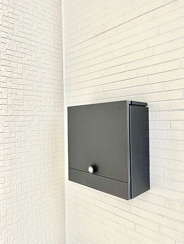 シンプルデザインのポスト。