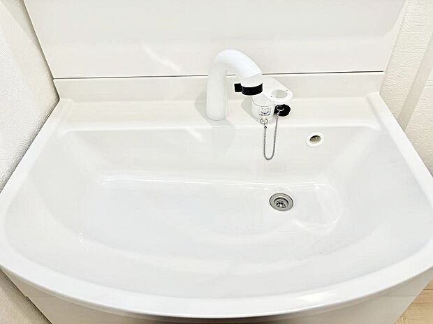 ハンドシャワー付き！使いやすい洗面台。