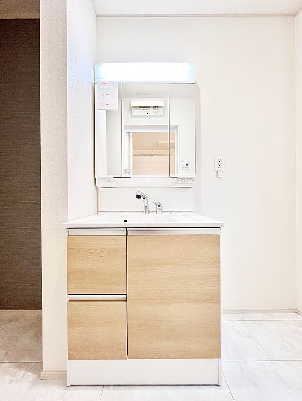 収納力と機能性に優れた洗面化粧台