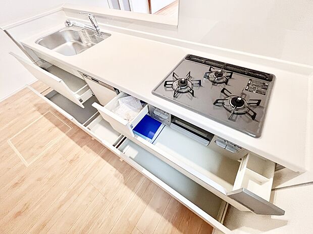 使いやすさを優先したスライド式収納タイプ！