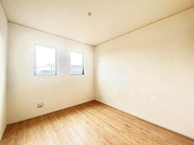 窓からのやさしい光が心地よいプライベートルーム  