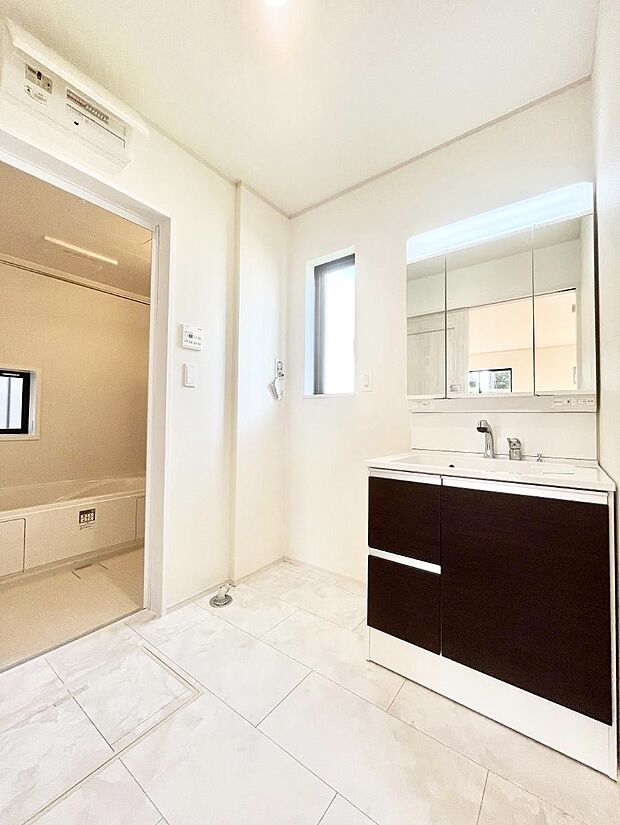 広々とゆとりのあるランドリースペース。  