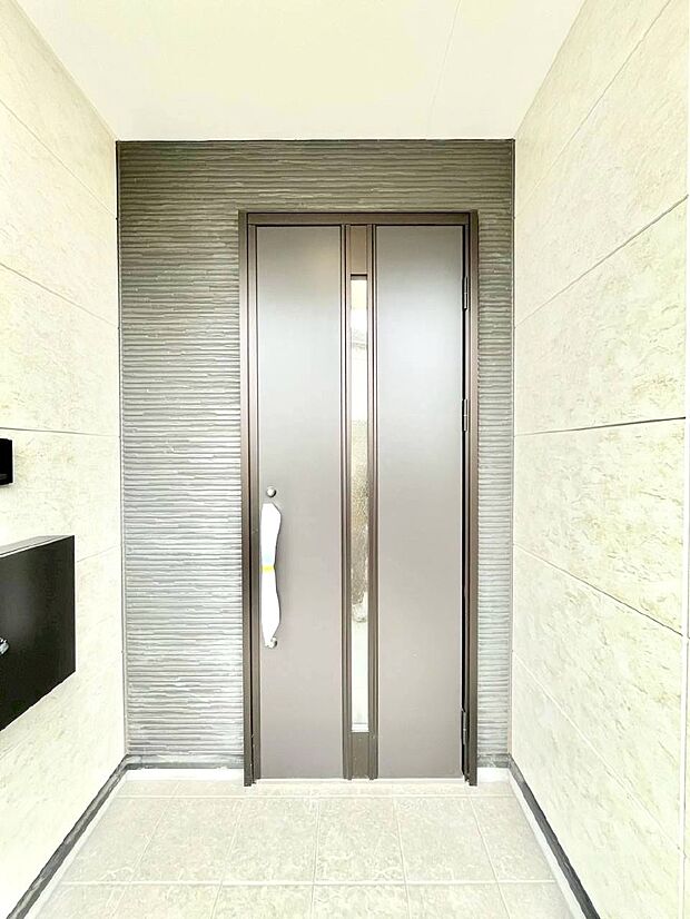 大切な家族、来客を出迎える玄関。