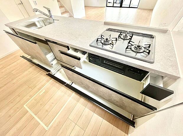 使いやすさを優先したスライド式収納タイプ!