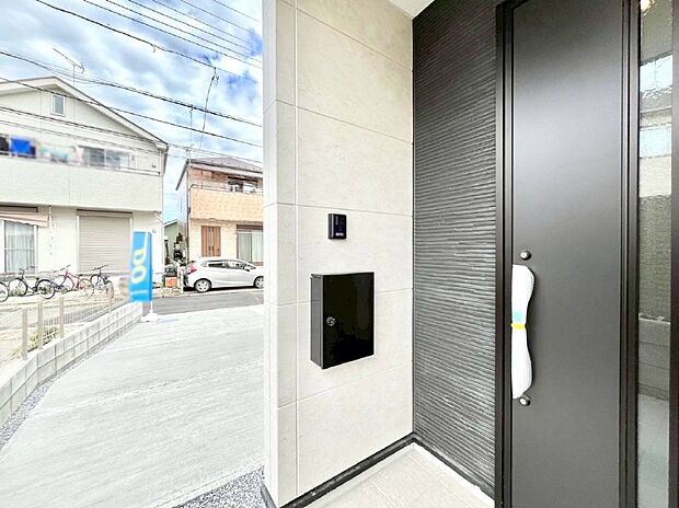 シンプルデザインのポスト。