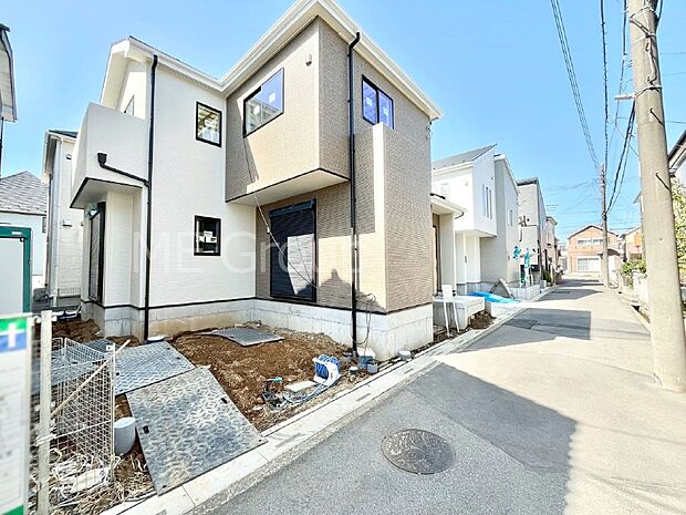 前面道路はきちんと整備されています  