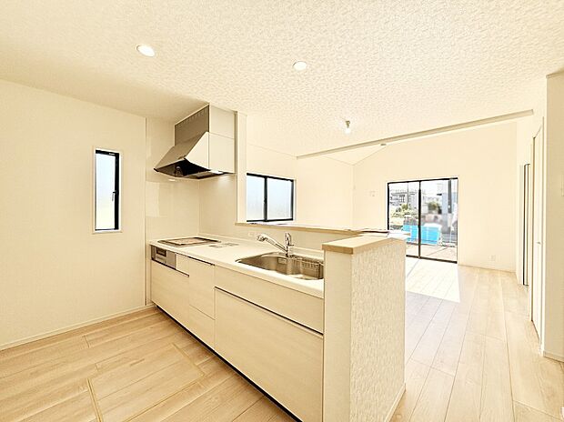 料理をしながらご家族との会話を楽しめる対面カウンターキッチン