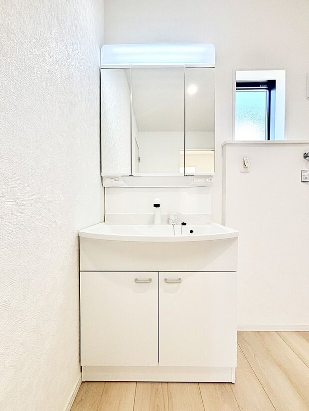 収納力と機能性に優れた洗面化粧台