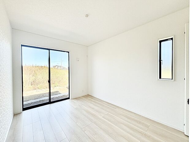 爽やかな日差しがお部屋全体を優しく包み込んでくれます