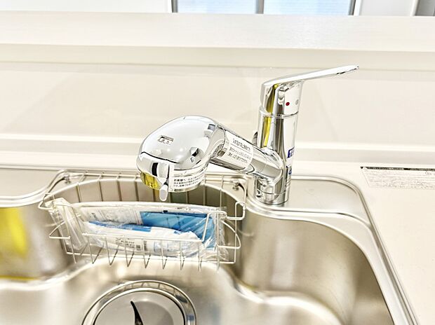 いつでも清潔なおいしいお水を。一つの水栓で水道水と浄水を使い分け。