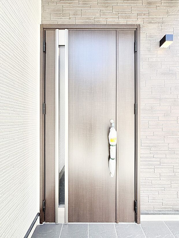 住まいの顔を演出する、玄関ドア。