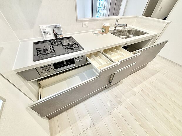 使いやすさを優先したスライド式収納タイプ!