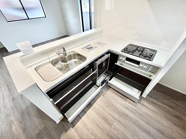 使いやすさを優先したスライド式収納タイプ!