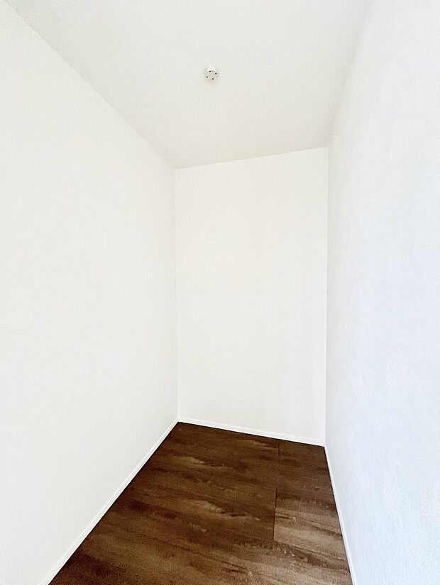 ウォークインクローゼットの活用で生活空間スッキリ