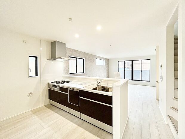 料理をしながらご家族との会話を楽しめる対面カウンターキッチン  