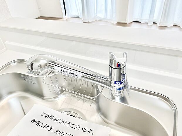 いつでも清潔なおいしいお水を。一つの水栓で水道水と浄水を使い分け。