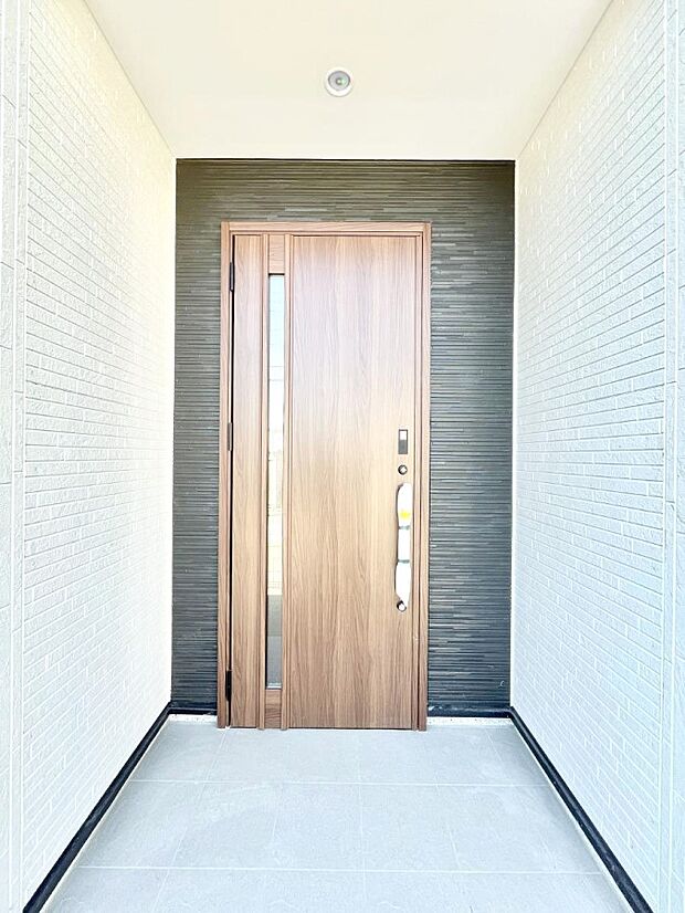 大切な家族、来客を出迎える玄関。