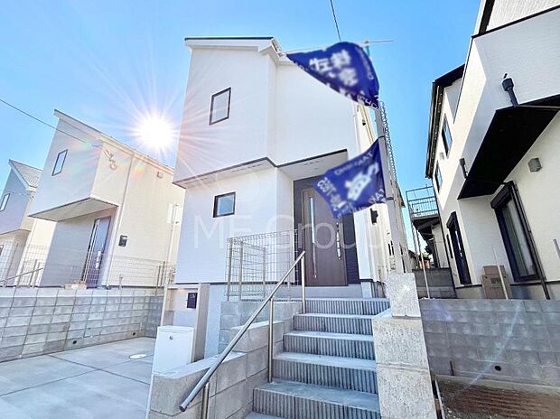 たっぷりの陽光と心地よい風が舞い込む住まい