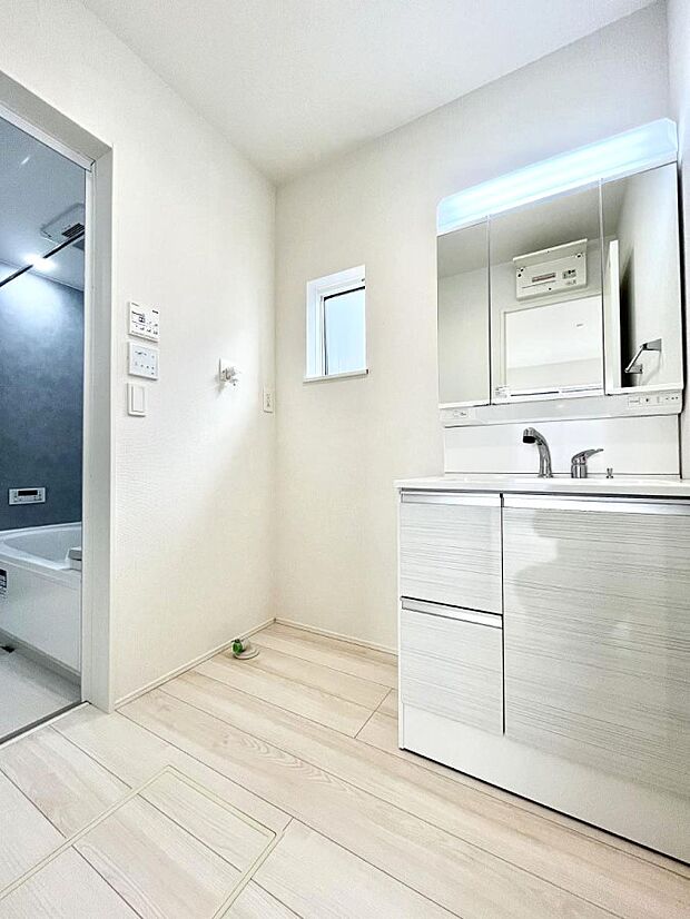 清潔感のある快適空間です。毎日の身支度も気持ち良くお使い頂けます。 