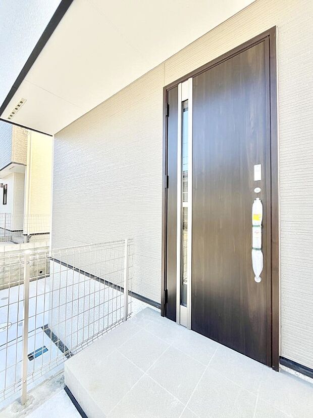 大切な家族、来客を出迎える玄関。