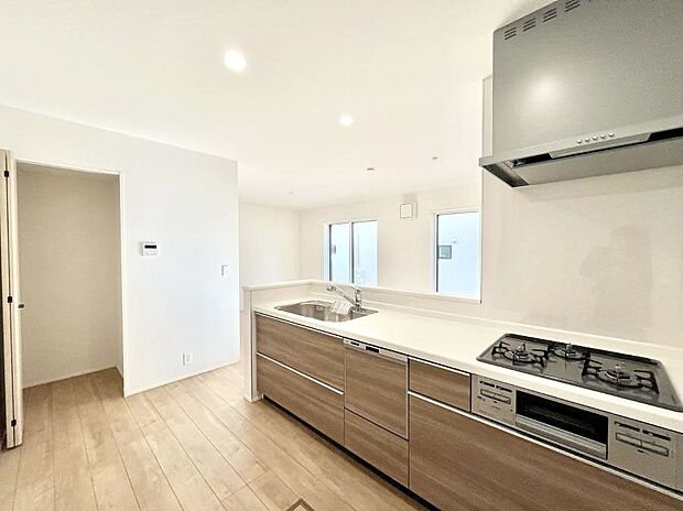 料理をしながらでもご家族との会話を楽しめる対面キッチン