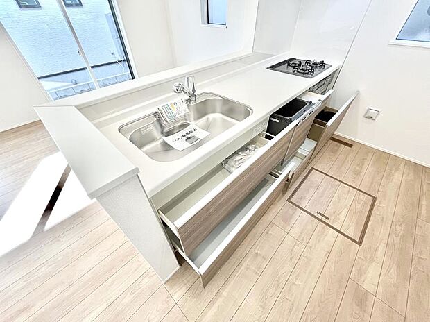 使いやすさを優先したスライド式収納タイプ!