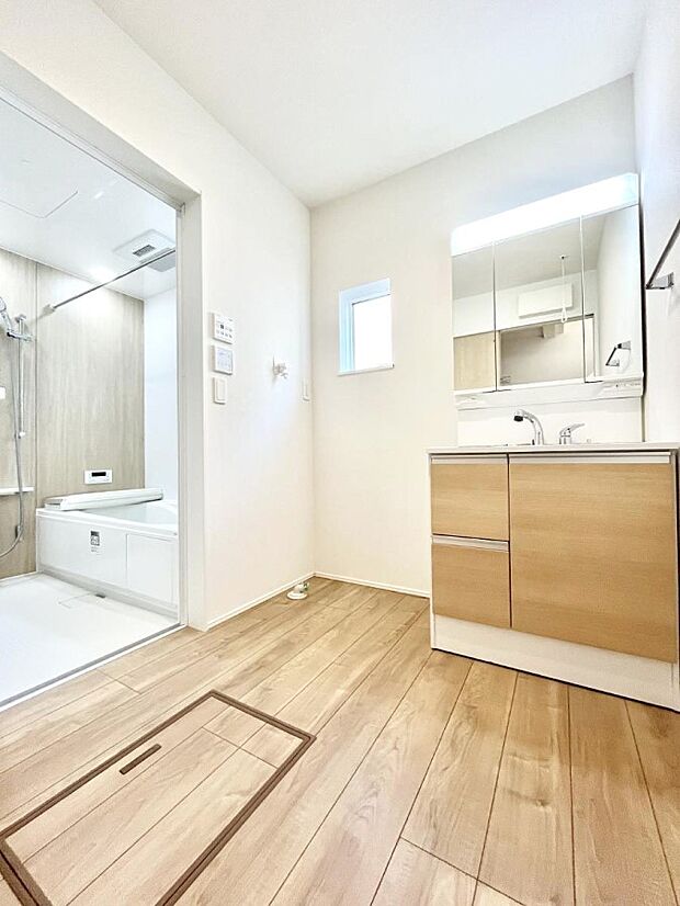 清潔感のある快適空間です。毎日の身支度も気持ち良くお使い頂けます。 