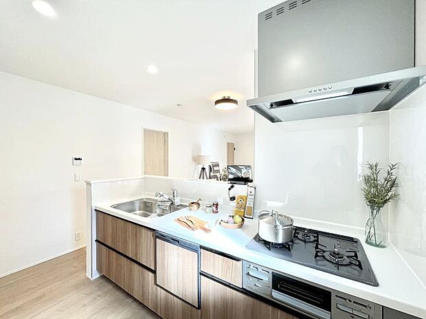 料理をしながらでもご家族との会話を楽しめる対面キッチン