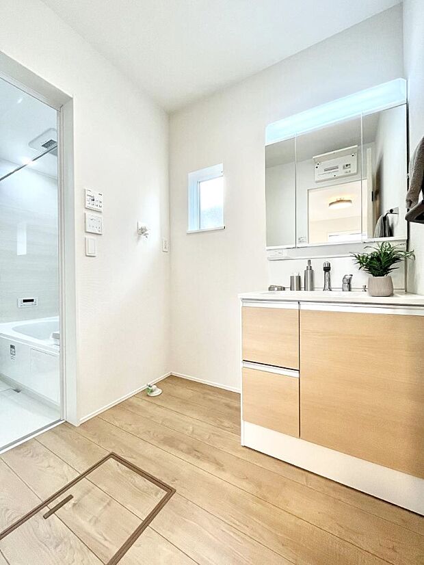 清潔感のある快適空間です。毎日の身支度も気持ち良くお使い頂けます。 