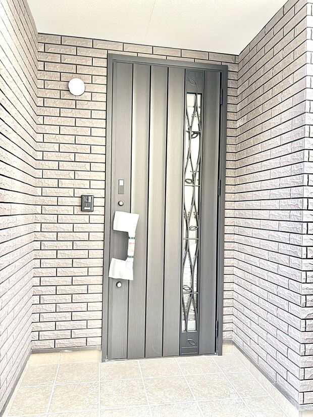 大切な家族、来客を出迎える玄関。