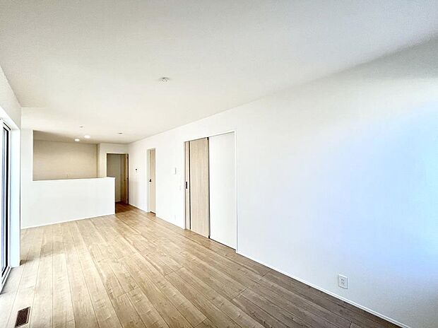 落ち着いた雰囲気のLDKは家族みんなの快適空間