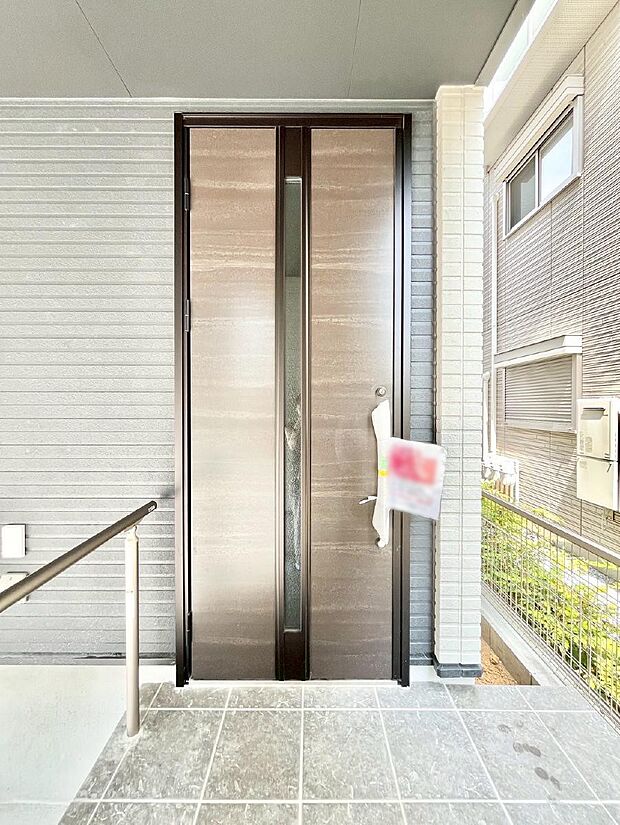 住まいの顔を演出する、玄関ドア。