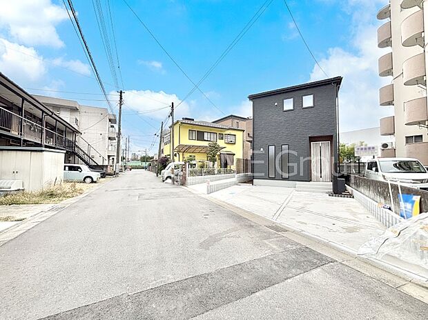 前面道路はきちんと整備されています