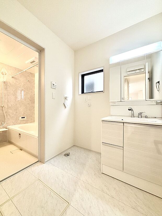 清潔感のある快適空間です。毎日の身支度も気持ち良くお使い頂けます。