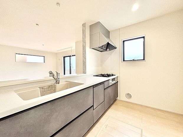 ゆとりあるキッチンではご家族と楽しくお料理ができます。