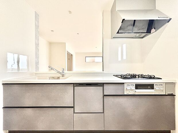 料理をしながらでもご家族との会話を楽しめる対面キッチン