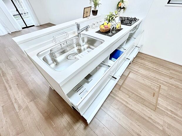 使いやすさを優先したスライド式収納タイプ!