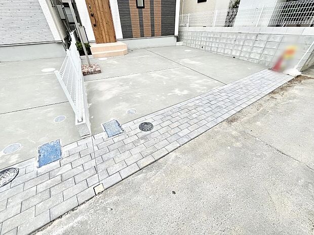 駐車2台可能!急なお客様の駐車に。また、ご家族の自転車スペースとしても大活躍。