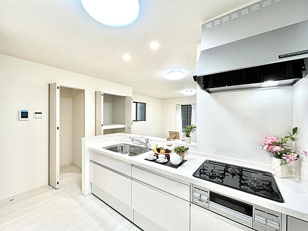 料理をしながらでもご家族との会話を楽しめる対面キッチン