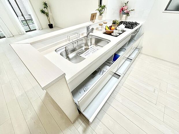 使いやすさを優先したスライド式収納タイプ!